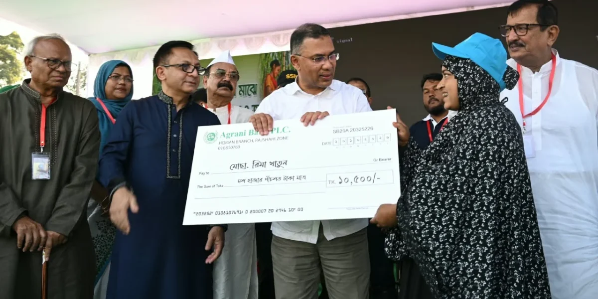রাজশাহীতে আখচাষীদের ১২ কোটি টাকা প্রণোদনা দিয়েছেন প্রধানমন্ত্রী