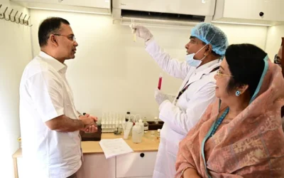 নিরাপদ খাদ্য পরীক্ষার ভ্রাম্যমাণ ল্যাব পরিদর্শন করলেন প্রধানমন্ত্রী
