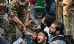 ভারতে বিক্ষোভ দমনে পুলিশ নাস্তানাবুদ, কৌশল বদলাচ্ছেন তরুণেরা