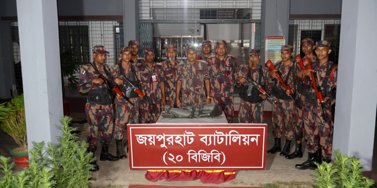 পাঁচবিবিতে তুলসীগঙ্গা নদী থেকে ৮৫ কেজি কষ্টিপাথরের মূর্তি উদ্ধার