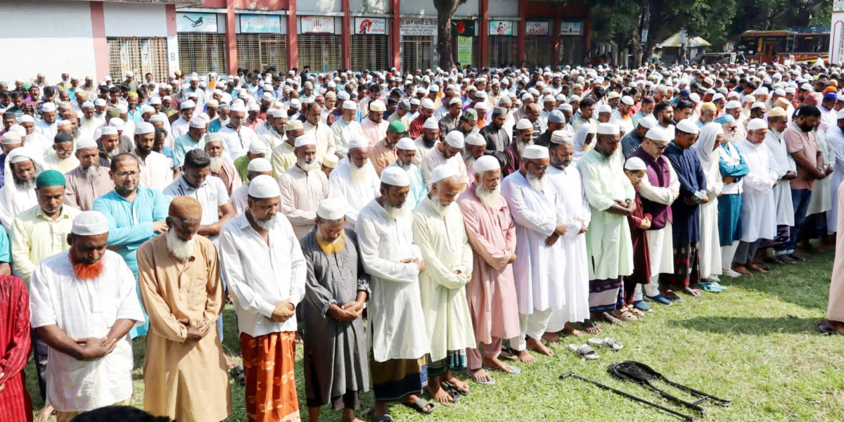 নন্দীগ্রামে মরহুম শাহ জামাল খান তানসেন চৌধুরী’র দাফন সম্পন্ন, জানাজায় মানুষের ঢল