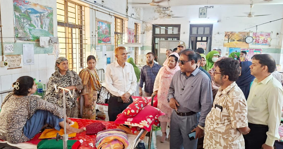বগুড়ায় মোহাম্মদ আলী হাসপাতালের ডেঙ্গু কর্নার ও ওয়ার্ড পরিদর্শন, পরিচ্ছন্নতার নির্দেশ