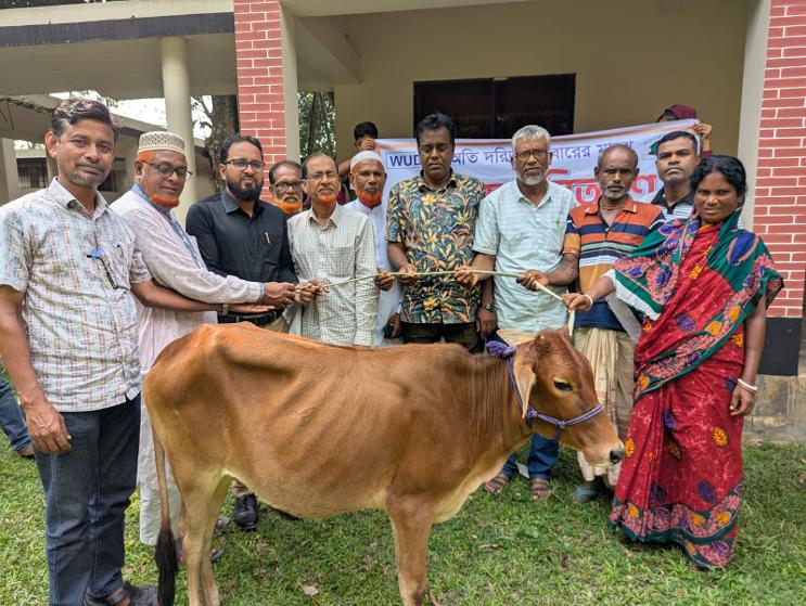 বগুড়ার শেরপুরে পিইপির উদ্দ্যোগে হতদরিদ্র পরিবারকে সহায়তা প্রদান