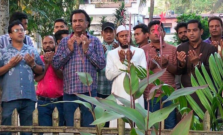 রংপুরে পিতা-মাতার কবর জিয়ারত করলেন বিএনপির যুগ্ম মহাসচিব হাবিব-উন-নবী খান সোহেল