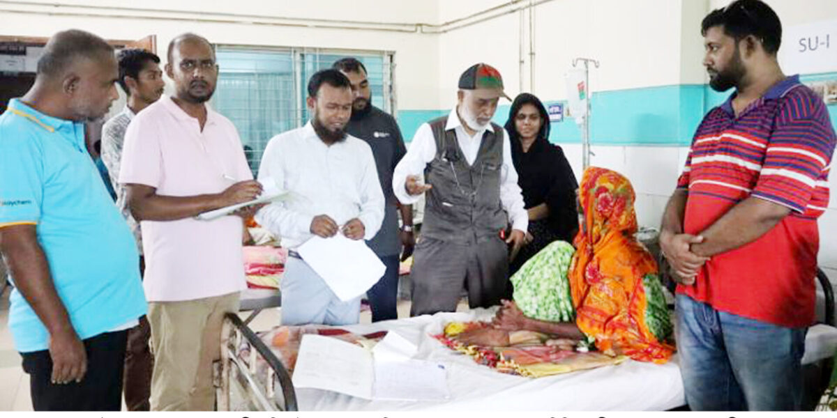 বগুড়ায় অসুস্থ অসহায় রোগীদের পাশে সাবেক এমপি লালু