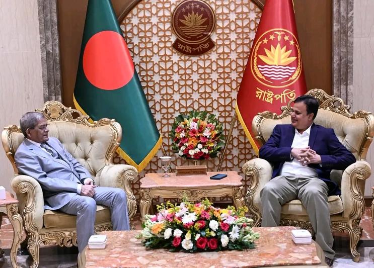 বঙ্গভবনে রাষ্ট্রপতির সঙ্গে এমপি মোশারফের সৌজন্য সাক্ষাৎ, আলোচনায় বগুড়ার উন্নয়ন