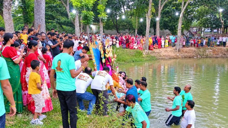 নন্দীগ্রামে প্রতিমা বিসর্জনের মধ্য দিয়ে শেষ হলো ৬দিনব্যাপী শারদীয় দুর্গোৎসব